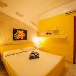 Yellow House, 130m To Southsardiniaholidays Ferienhaus *