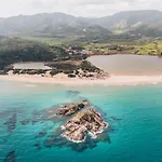 Yellow House, 130m To Southsardiniaholidays Ferienhaus
