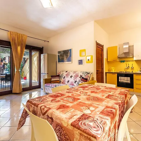 Yellow House, 130m To Southsardiniaholidays Forte Village